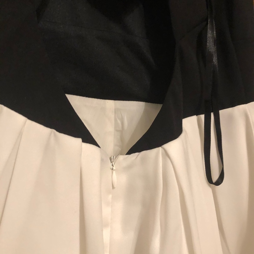 Petite mini dress white & black